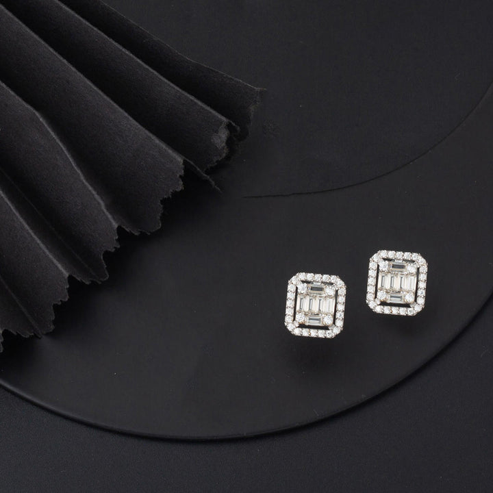 0,80 Karat Mozanit Baget Küpe