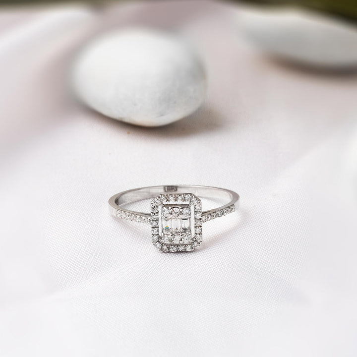 0,25 Ct. Baget Pırlantalı Yüzük