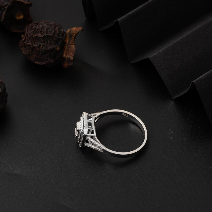 0,24 Ct. Baget Pırlantalı Yüzük