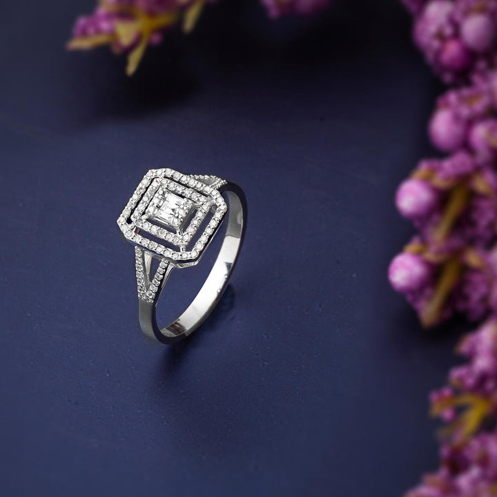 0,24 Ct. Baget Pırlantalı Yüzük