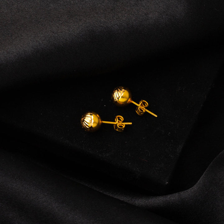 8 mm. Vidalı 22 Ayar Top Altın Küpe