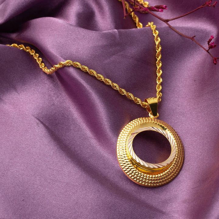 Oval Çerçeve Çeyrek Altınlık Kolye