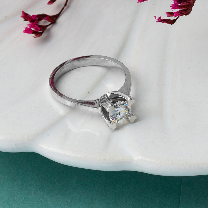 1,00 ct. Moissanite Tektaş Altın Yüzük