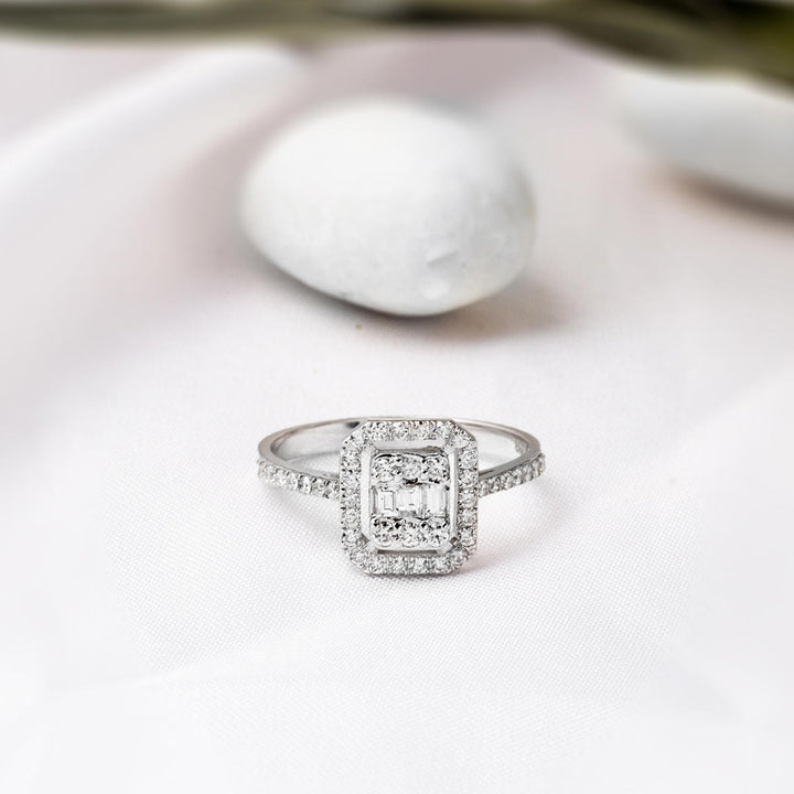 0,53 Ct. Baget Pırlantalı Yüzük