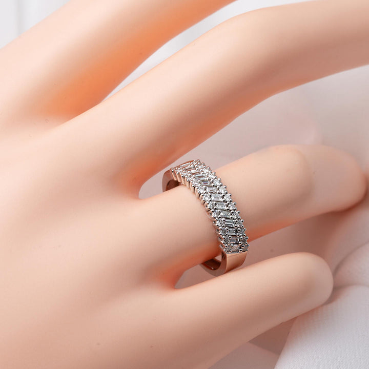 0,47 Karat Baget Yarımtur Pırlanta Yüzük