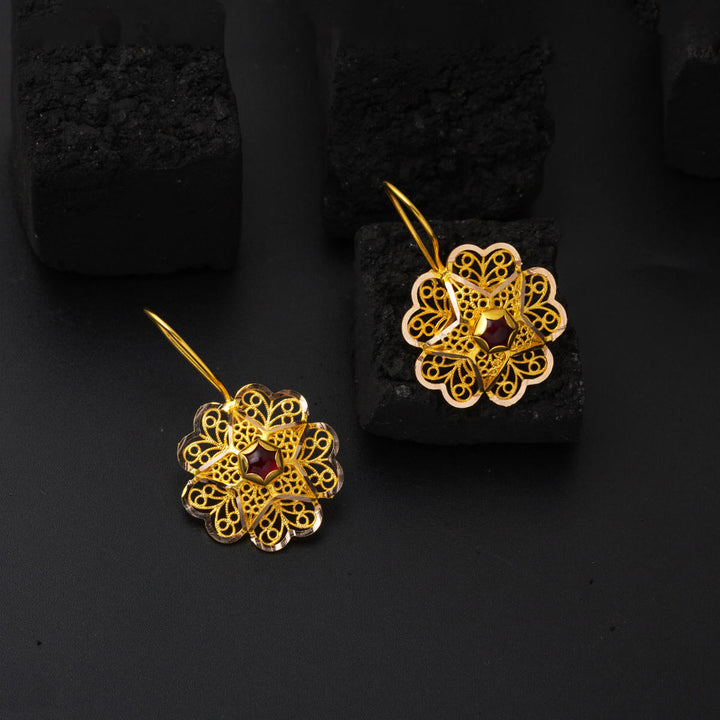 14 Ayar Garnet Taşlı Gül Altın Küpe