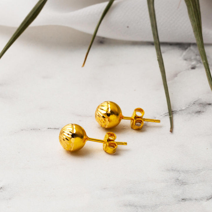 8 mm. Vidalı 22 Ayar Top Altın Küpe