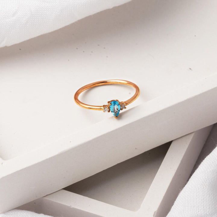 Blue Topaz Taşlı Altın Pırlanta Yüzük
