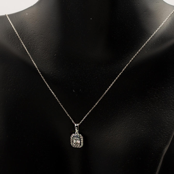 0,11 Karat Baget Pırlanta Taşlı Kolye