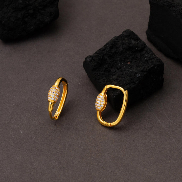 14 Ayar Taşlı Modern Tasarım Altın Küpe