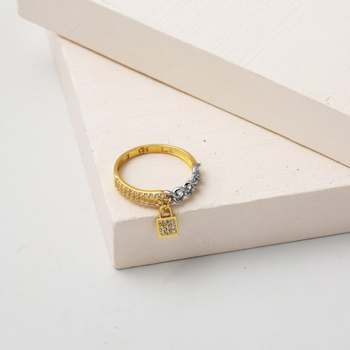 Kilit Charm Sallantılı 14 Ayar Altın Yüzük