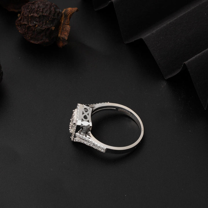 0,70 ct. Moissanite Baget Taşlı Altın Yüzük