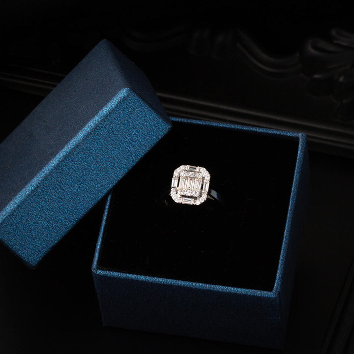 0,65 Karat Mozanit Baget Taşlı Altın Yüzük